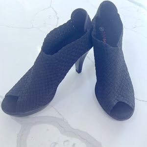 Brand new BM Bernie Mev NY peep toe booties